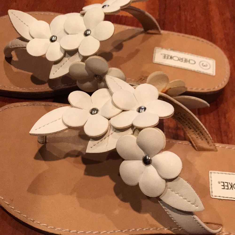Flower Sandals - Picture 3 of 4